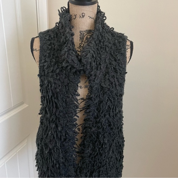 Mossimo Charcoal Heather Gray Looped Yarn Sweater Vest - Picture 3 of 9